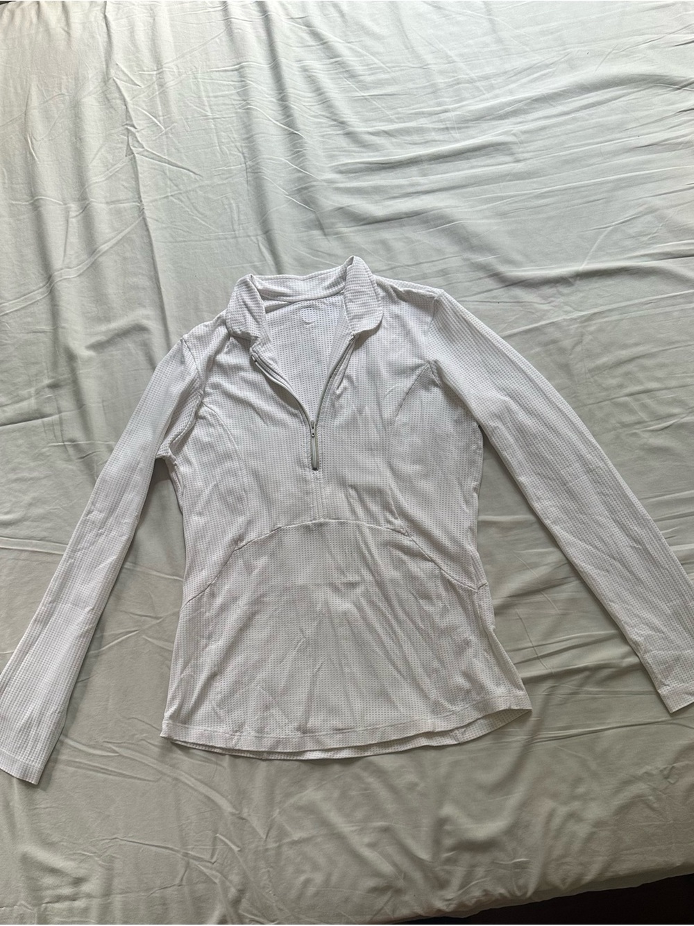 Gigi Active White Long-Sleeve V-Neck Half-Zip Sweater Top